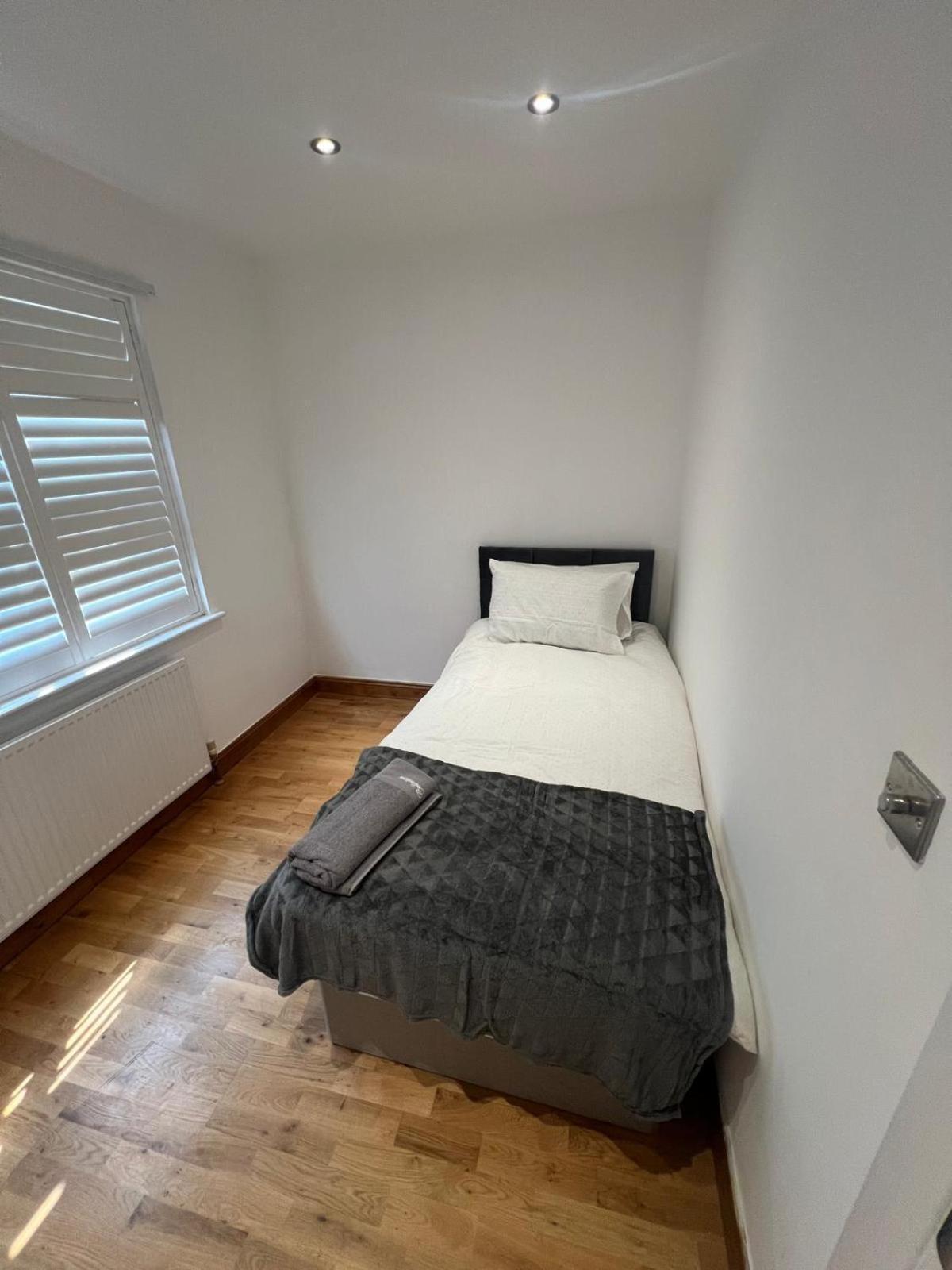 Good Priced Single Rooms In Northolt Exterior foto