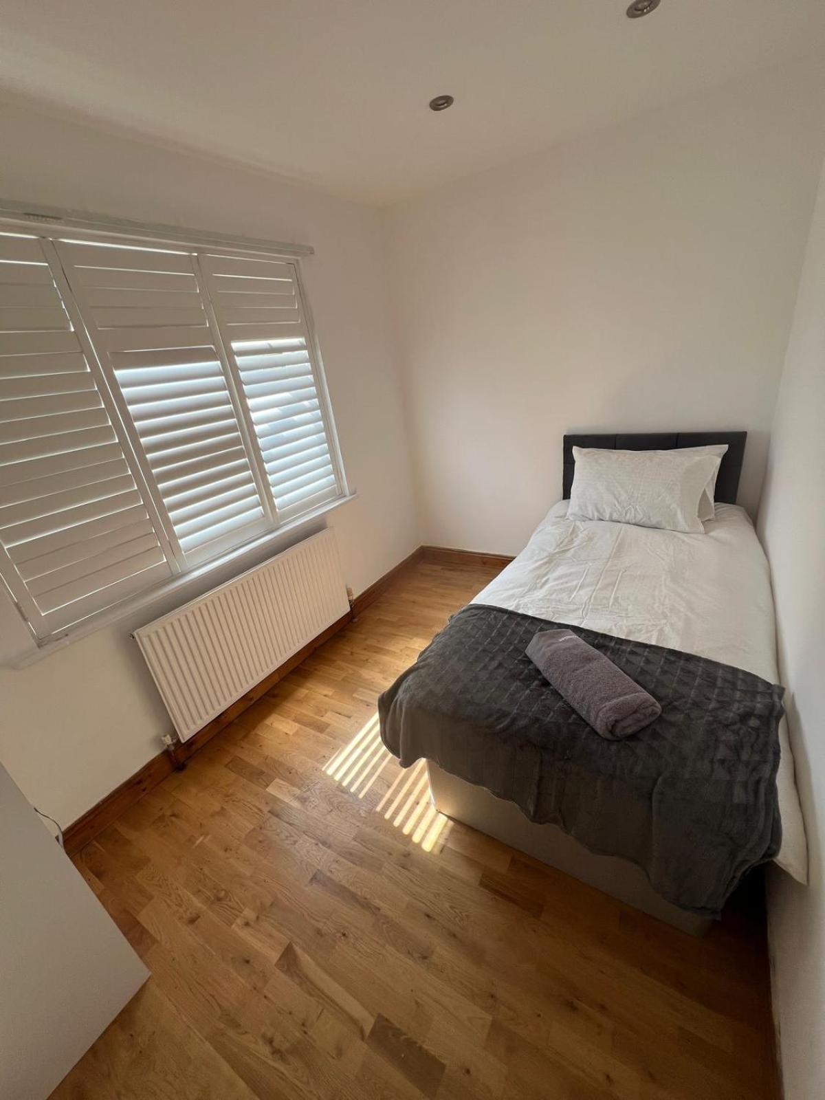 Good Priced Single Rooms In Northolt Exterior foto